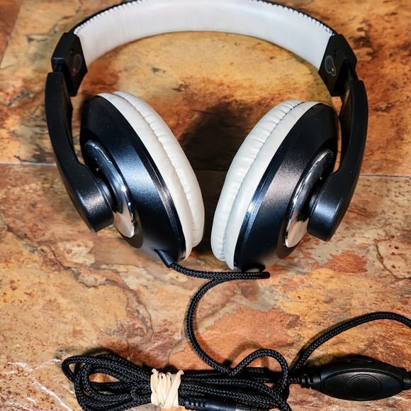 Think Write Durable Headphones • Adjustable Headband • Ambient Sound Mode • - Picture 6 of 9